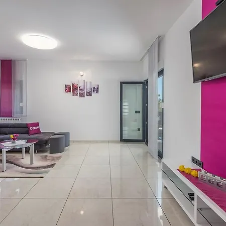 Tria Gimino With Private Pool Villa *