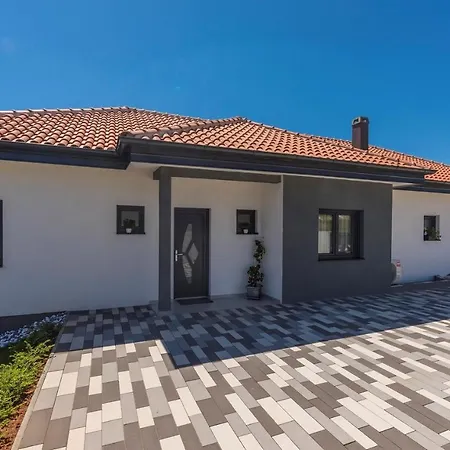 Vila Tria Gimino With Private Pool *